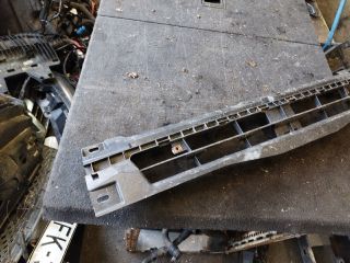 bontott RENAULT TRAFIC Hűtőrács