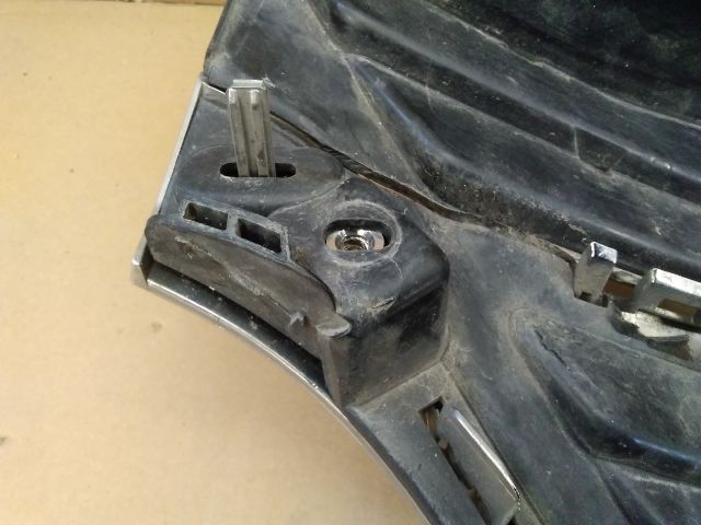 bontott RENAULT TRAFIC Hűtőrács