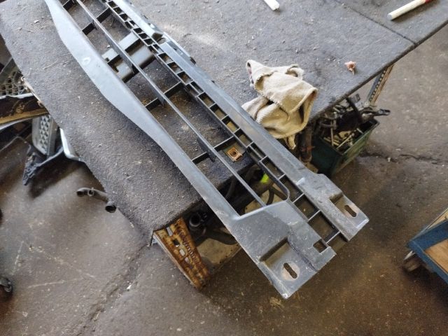 bontott RENAULT TRAFIC Hűtőrács