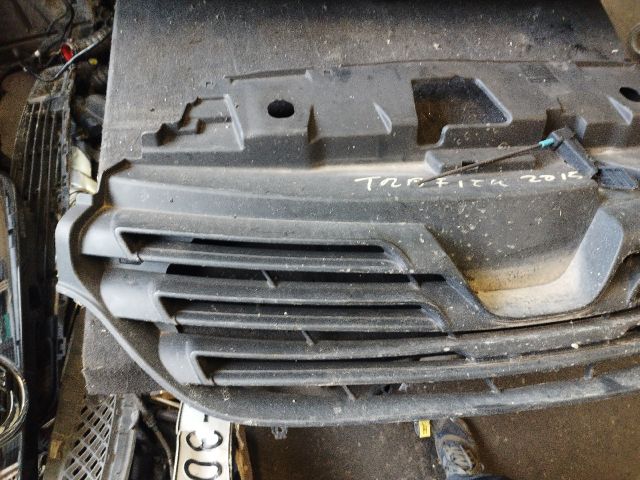 bontott RENAULT TRAFIC Hűtőrács