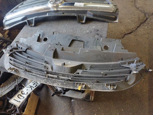 bontott RENAULT TRAFIC Hűtőrács