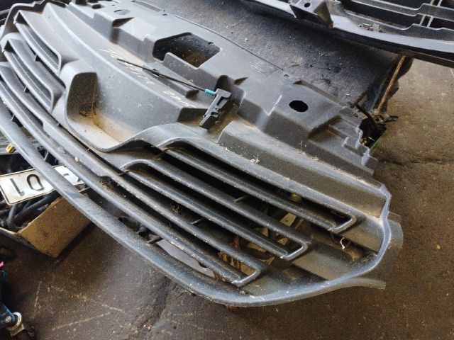 bontott RENAULT TRAFIC Hűtőrács