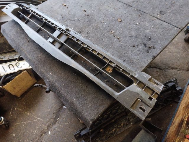 bontott RENAULT TRAFIC Hűtőrács