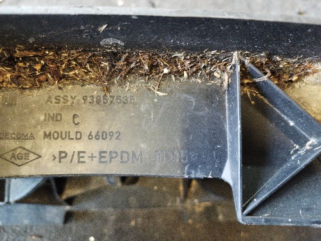 bontott RENAULT TRAFIC Hűtőrács