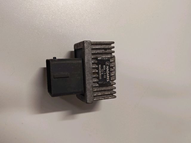 bontott RENAULT TRAFIC Izzító Relé