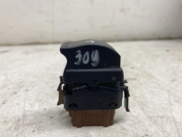 bontott RENAULT TRAFIC Jobb első Ablakemelő Kapcsoló