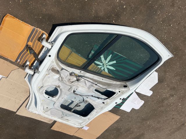 bontott RENAULT TRAFIC Jobb első Ajtó (Üres lemez)