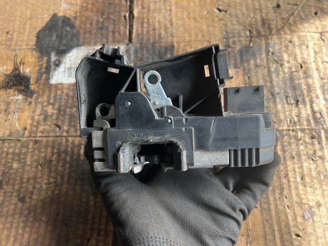 bontott RENAULT TRAFIC Jobb első Ajtózár