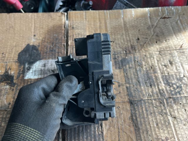 bontott RENAULT TRAFIC Jobb első Ajtózár