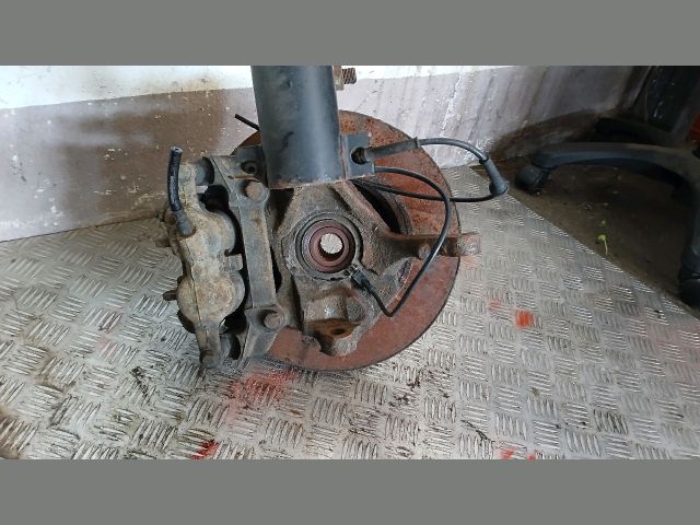 bontott RENAULT TRAFIC Jobb első Csonkállvány Kerékaggyal