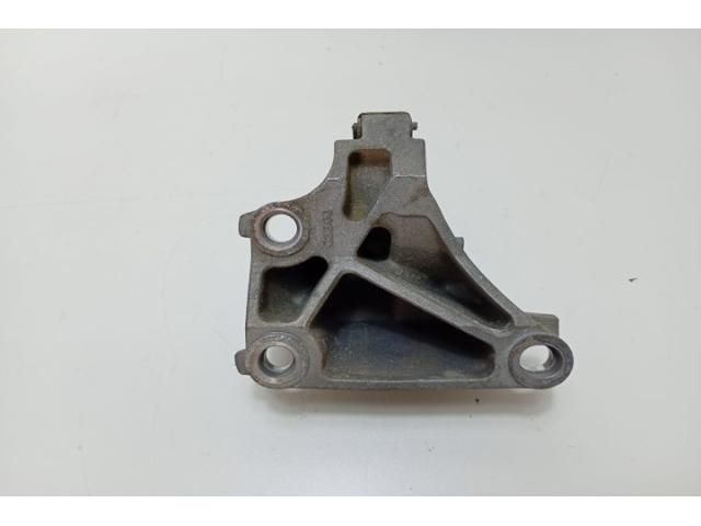 bontott RENAULT TRAFIC Jobb első Féltengely Tartó