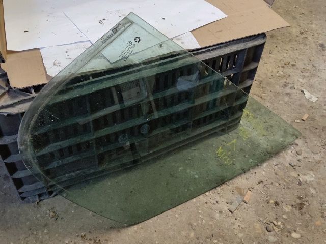 bontott RENAULT TRAFIC Jobb első Fixüveg (Ajtóban)