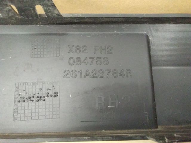 bontott RENAULT TRAFIC Jobb első Lökhárító Díszléc