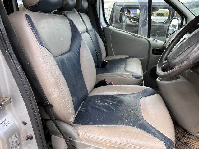 bontott RENAULT TRAFIC Jobb első Zsanér