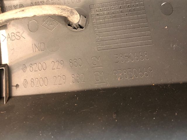 bontott RENAULT TRAFIC Jobb Hátsó Lámpa Bajusz Díszléc