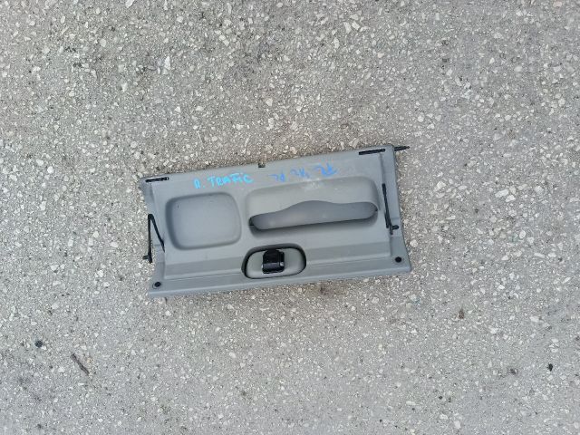 bontott RENAULT TRAFIC Kesztyűtartó Nyitó Kar / Gomb