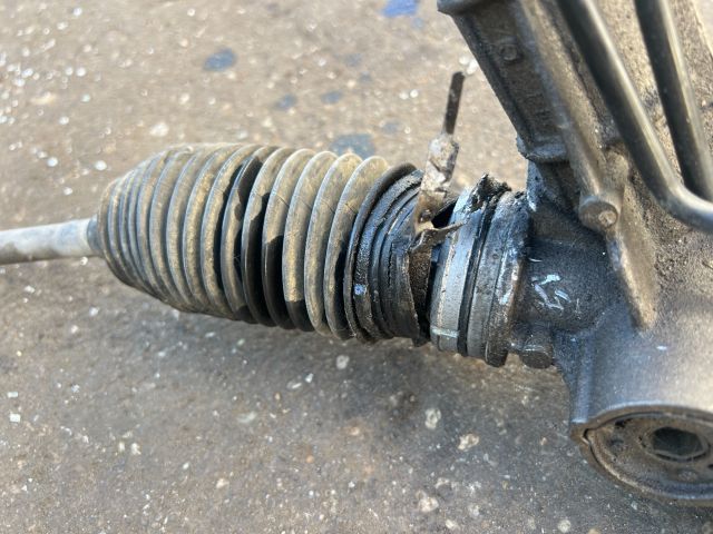 bontott RENAULT TRAFIC Kormánymű Szervós