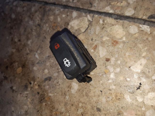 bontott RENAULT TRAFIC Központizár Kapcsoló