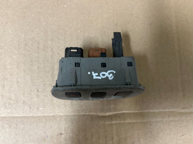 bontott RENAULT TRAFIC Központizár Kapcsoló