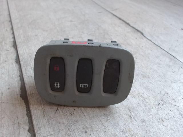 bontott RENAULT TRAFIC Központizár Kapcsoló