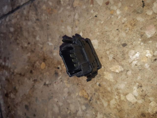 bontott RENAULT TRAFIC Központizár Kapcsoló