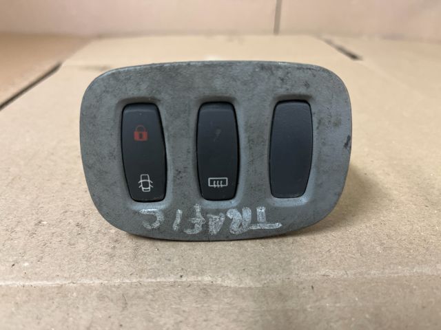 bontott RENAULT TRAFIC Központizár Kapcsoló