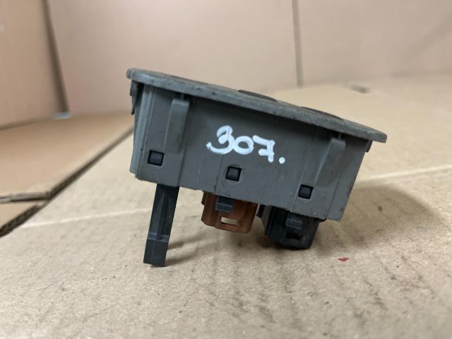 bontott RENAULT TRAFIC Központizár Kapcsoló