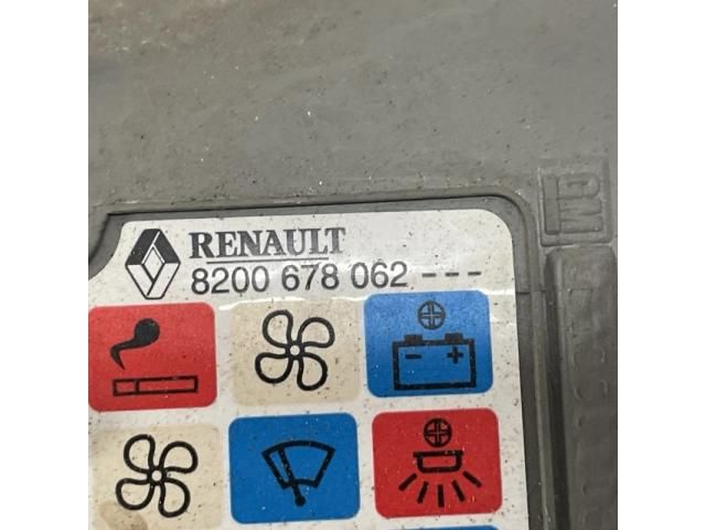 bontott RENAULT TRAFIC Pohártartó