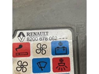 bontott RENAULT TRAFIC Pohártartó