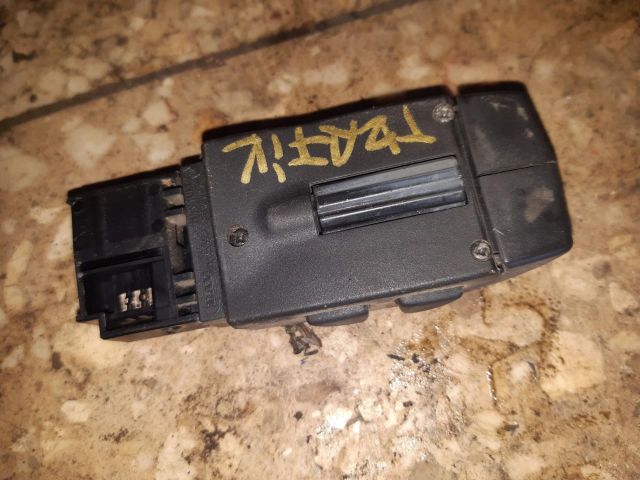 bontott RENAULT TRAFIC Rádió / CD Kapcsoló