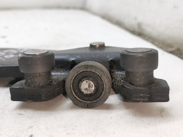 bontott RENAULT TRAFIC Tolóajtó Sín Görgő