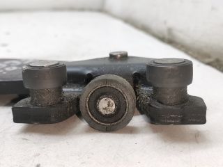 bontott RENAULT TRAFIC Tolóajtó Sín Görgő