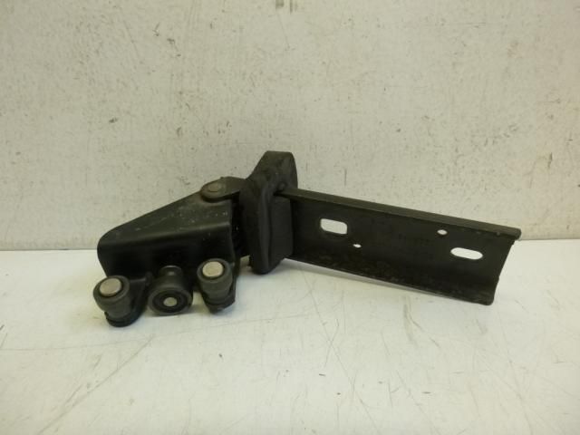 bontott RENAULT TRAFIC Tolóajtó Sín Görgő