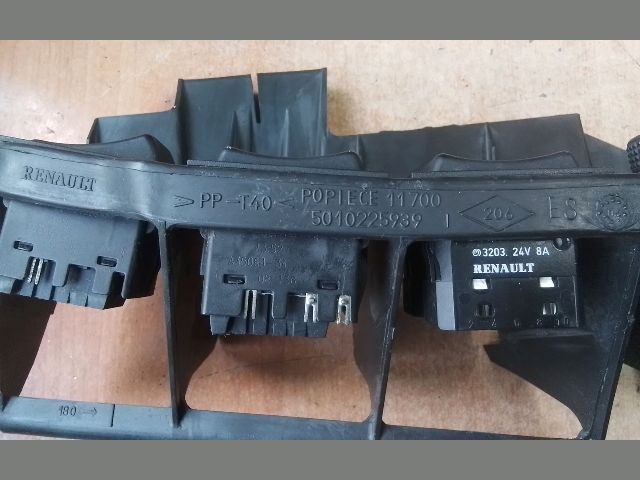 bontott RENAULT TRUCKS Magnum Bal első Ablakemelő Kapcsoló