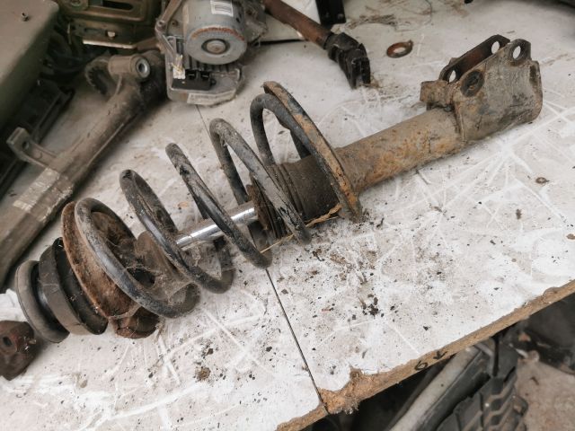 bontott RENAULT TWINGO I Bal első Gólyaláb (Lengécsillapító, Rugó)