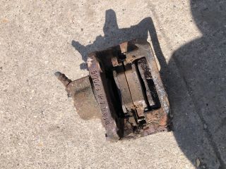 bontott RENAULT TWINGO I Jobb első Féknyereg Munkahengerrel