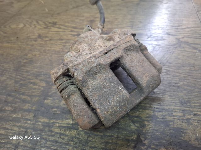 bontott RENAULT TWINGO I Bal első Féknyereg Munkahengerrel