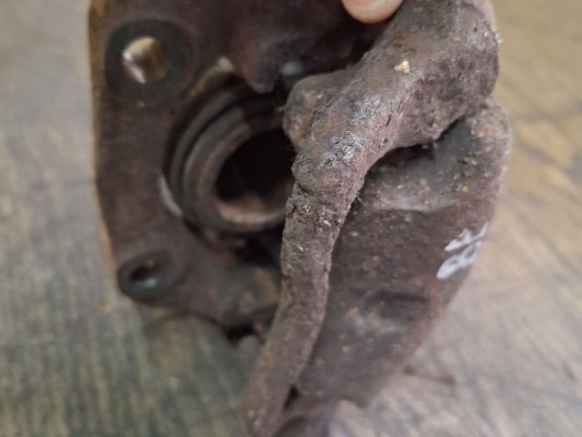 bontott RENAULT TWINGO I Bal első Féknyereg Munkahengerrel