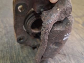 bontott RENAULT TWINGO I Bal első Féknyereg Munkahengerrel