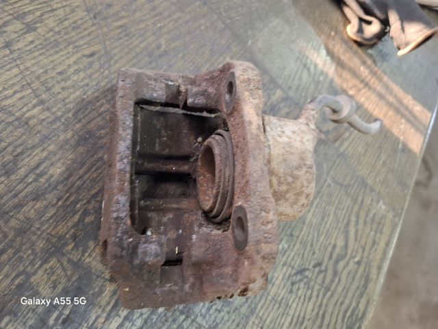 bontott RENAULT TWINGO I Bal első Féknyereg Munkahengerrel