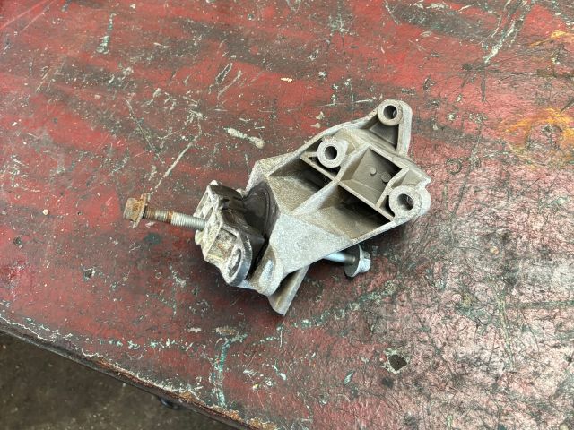 bontott RENAULT TWINGO I Motor Tartó Bak (Pozíciófüggetlen)