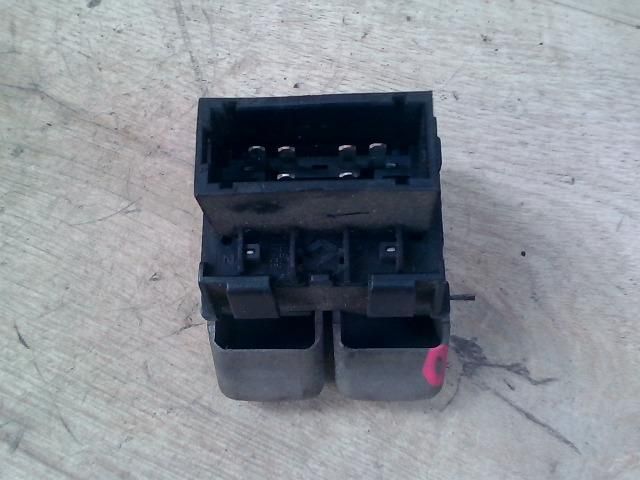 bontott RENAULT TWINGO I Ablakfűtés Kapcsoló