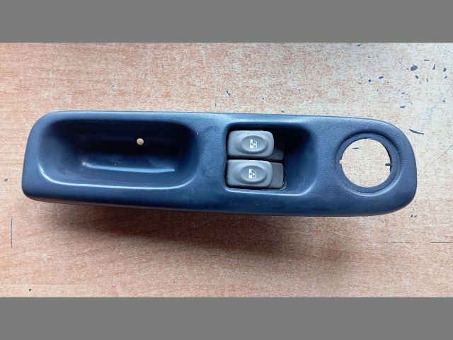 bontott RENAULT TWINGO I Bal első Ablakemelő Kapcsoló