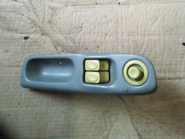 bontott RENAULT TWINGO I Bal első Ablakemelő Kapcsoló