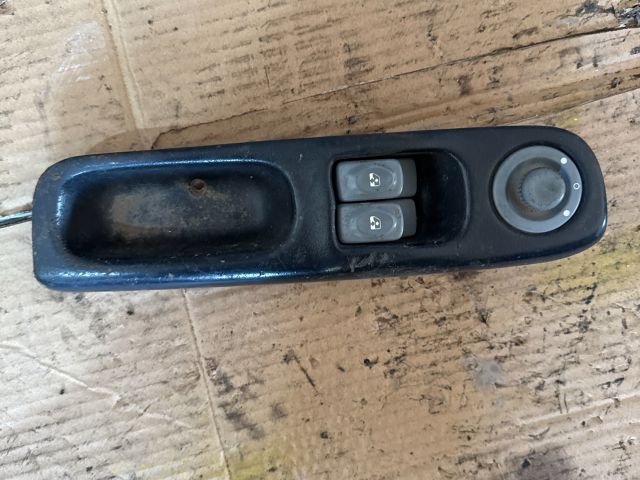 bontott RENAULT TWINGO I Bal első Ablakemelő Kapcsoló
