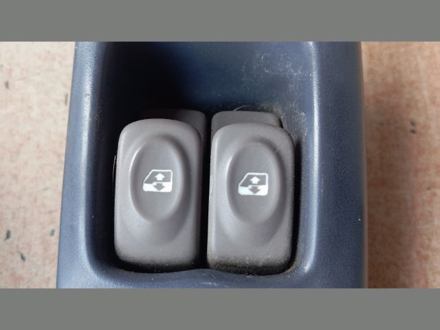 bontott RENAULT TWINGO I Bal első Ablakemelő Kapcsoló