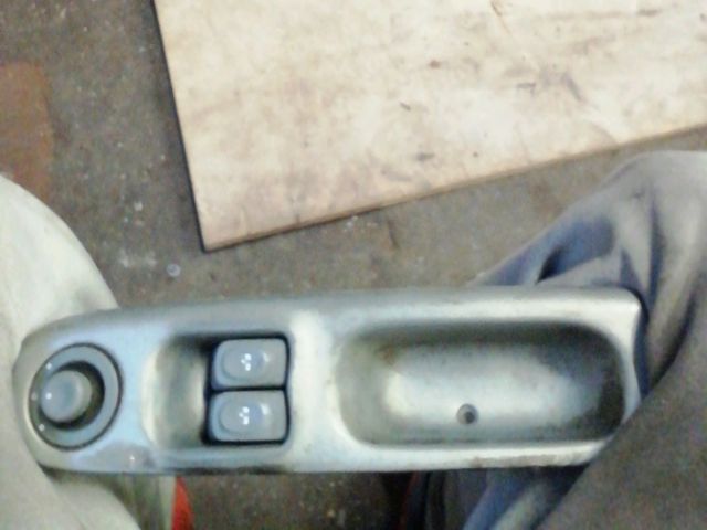 bontott RENAULT TWINGO I Bal első Ablakemelő Kapcsoló