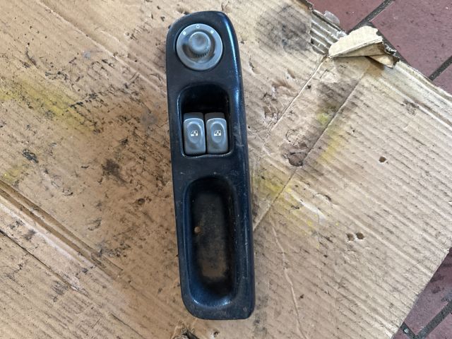 bontott RENAULT TWINGO I Bal első Ablakemelő Kapcsoló