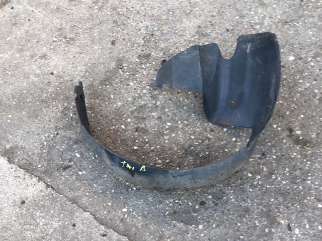 bontott RENAULT TWINGO I Bal első Dobbetét (Kerékjárati, Műanyag)