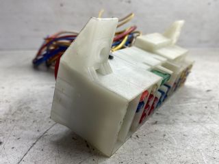 bontott RENAULT TWINGO I Biztosítéktábla Doboz